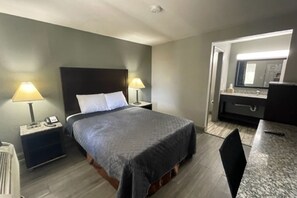 基本客房, 1 張加大雙人床 | 書桌、手提電腦工作空間、免費 Wi-Fi、床單