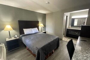 Escritorio y espacio para trabajar con laptop