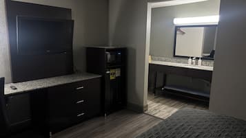 Desk, laptop workspace, soundproofing, free WiFi