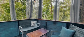 Morpho - adventurous Treehouse with amazing 360 view with pool and wifi access