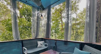 Morpho - adventurous Treehouse with amazing 360 view with pool and wifi access