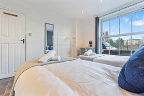 4 chambres, fer et planche à repasser, Wi-Fi, draps fournis