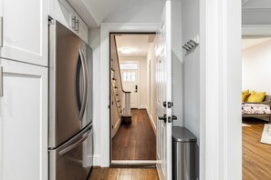 Interior - Oasis by the National Cathedral, American University, Georgetown, City Ridge (Washington)