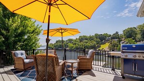 Property grounds - Captain's Quarters, Stylish Lakefront Home, private dock with two slips, 3 bedrooms and 3 bathrooms (Lake Ozark)