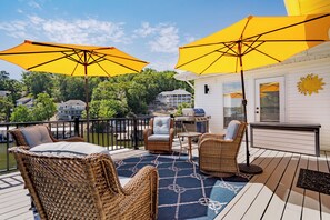 Terrace/patio - Captain's Quarters, Stylish Lakefront Home, private dock with two slips, 3 bedrooms and 3 bathrooms (Lake Ozark)