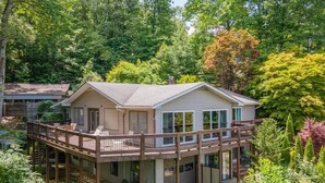 Exterior - Mountain View 4BR Home with Fireplace & Ping Pong (Franklin)