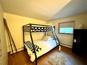 3 bedrooms, WiFi, bed sheets - 3 Bedroom Apartment with Squam Lake View (Holderness)