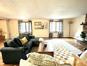 Télévision, cheminée