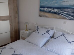 2 habitaciones, tabla de planchar con plancha, internet y ropa de cama 