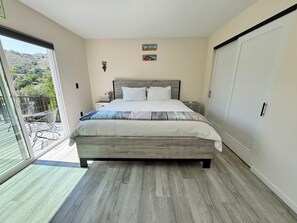 3 bedrooms, desk, iron/ironing board, travel cot