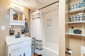 Hair dryer, towels - Deck & Fire Pit: Manitou Mountain Retreat (Manitou Springs)