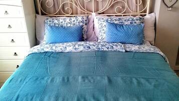 1 habitación, tabla de planchar con plancha, wifi y ropa de cama