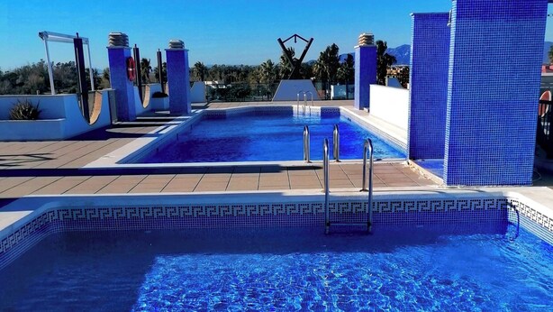 حمام سباحة