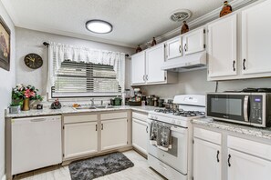 Refrigerador, microondas, parrilla de estufa y lavavajillas 