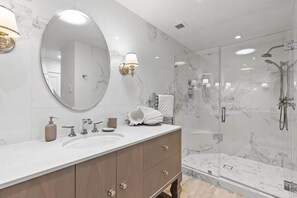 Douche, sèche-cheveux