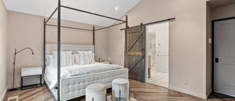 3 bedrooms, desk, travel cot, free WiFi