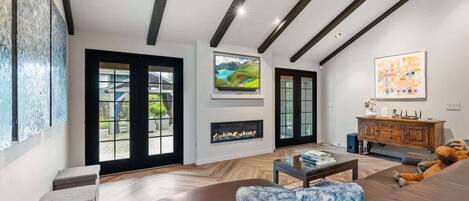 Smart TV, fireplace, offices