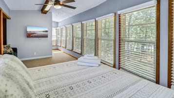 3 habitaciones, tabla de planchar con plancha, internet y ropa de cama
