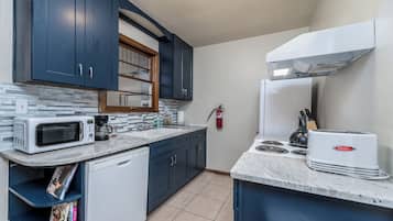 Micro-ondes, plaque de cuisson, lave-vaisselle, cafetière/bouilloire