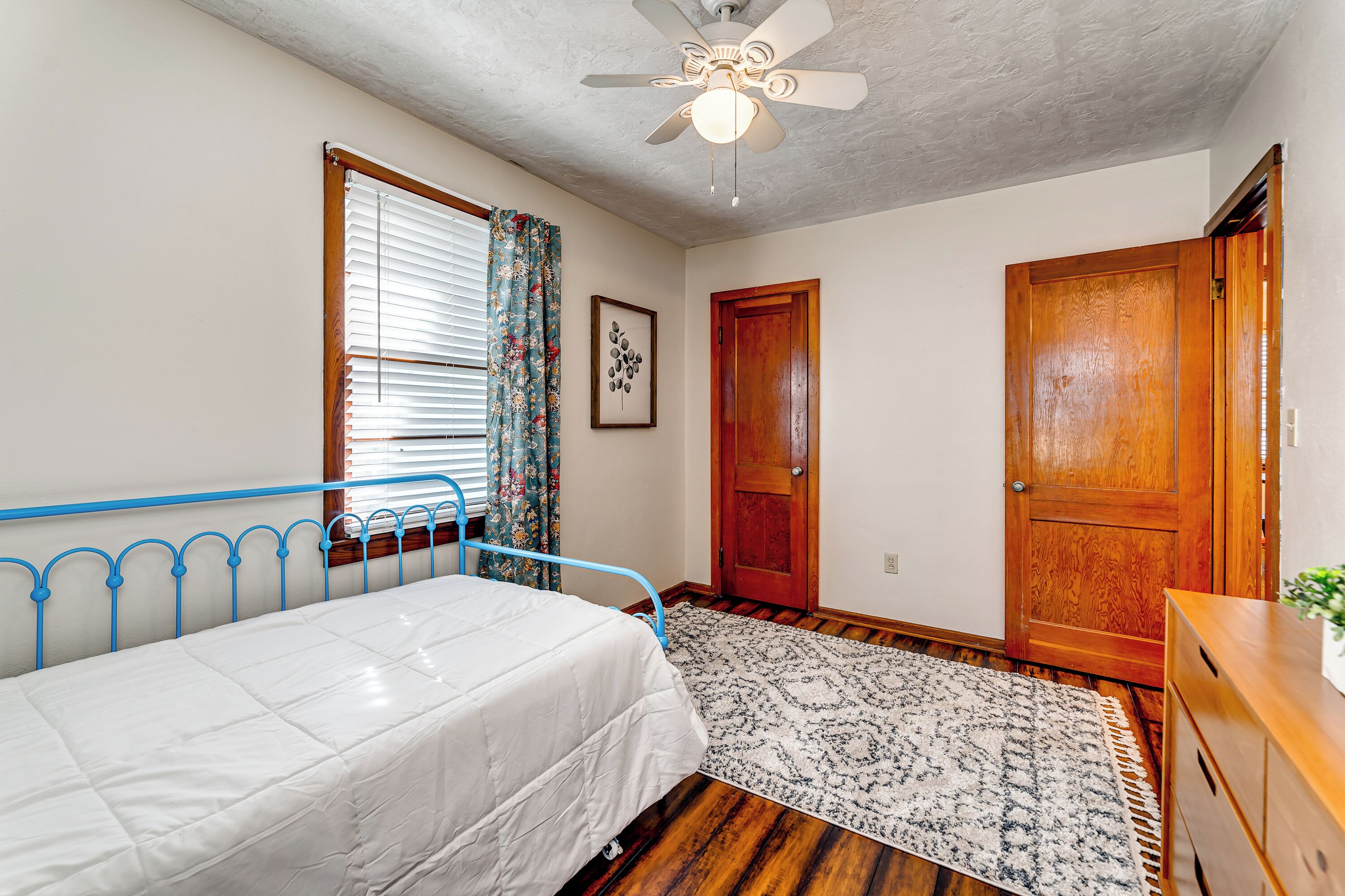 2 bedrooms, desk, iron/ironing board, free WiFi