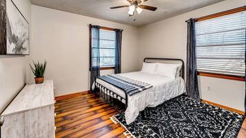 2 bedrooms, desk, iron/ironing board, free WiFi