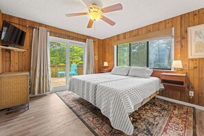 3 makuuhuonetta, työpöytä, silitysrauta/-lauta, Wi-Fi