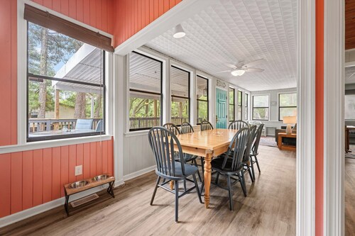 Spacious 3-bedroom home with WiFi, smart TVs, in the peaceful 4x4 area of Corova