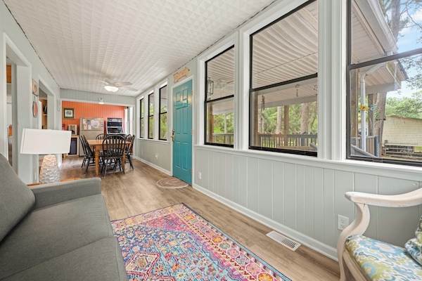 Téléviseur connecté, foyer, jeux vidéo, lecteur de DVD