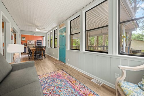 Spacious 3-bedroom home with WiFi, smart TVs, in the peaceful 4x4 area of Corova