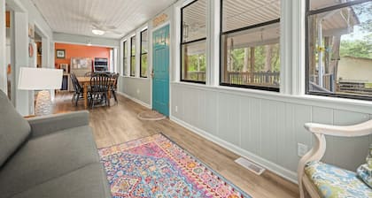 Spacious 3-bedroom home with WiFi, smart TVs, in the peaceful 4x4 area of Corova