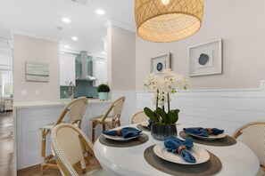 Dining - PRIVATE BEACH/POOL ACCESS-Pristine-Newly Renovated-Outdoor Balcony (Rosemary Beach)
