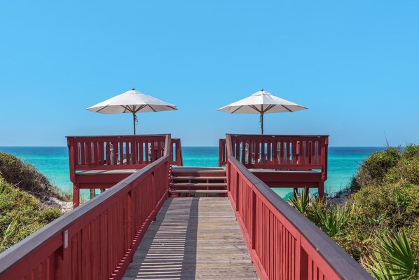 Property grounds - PRIVATE BEACH/POOL ACCESS-Pristine-Newly Renovated-Outdoor Balcony (Rosemary Beach)