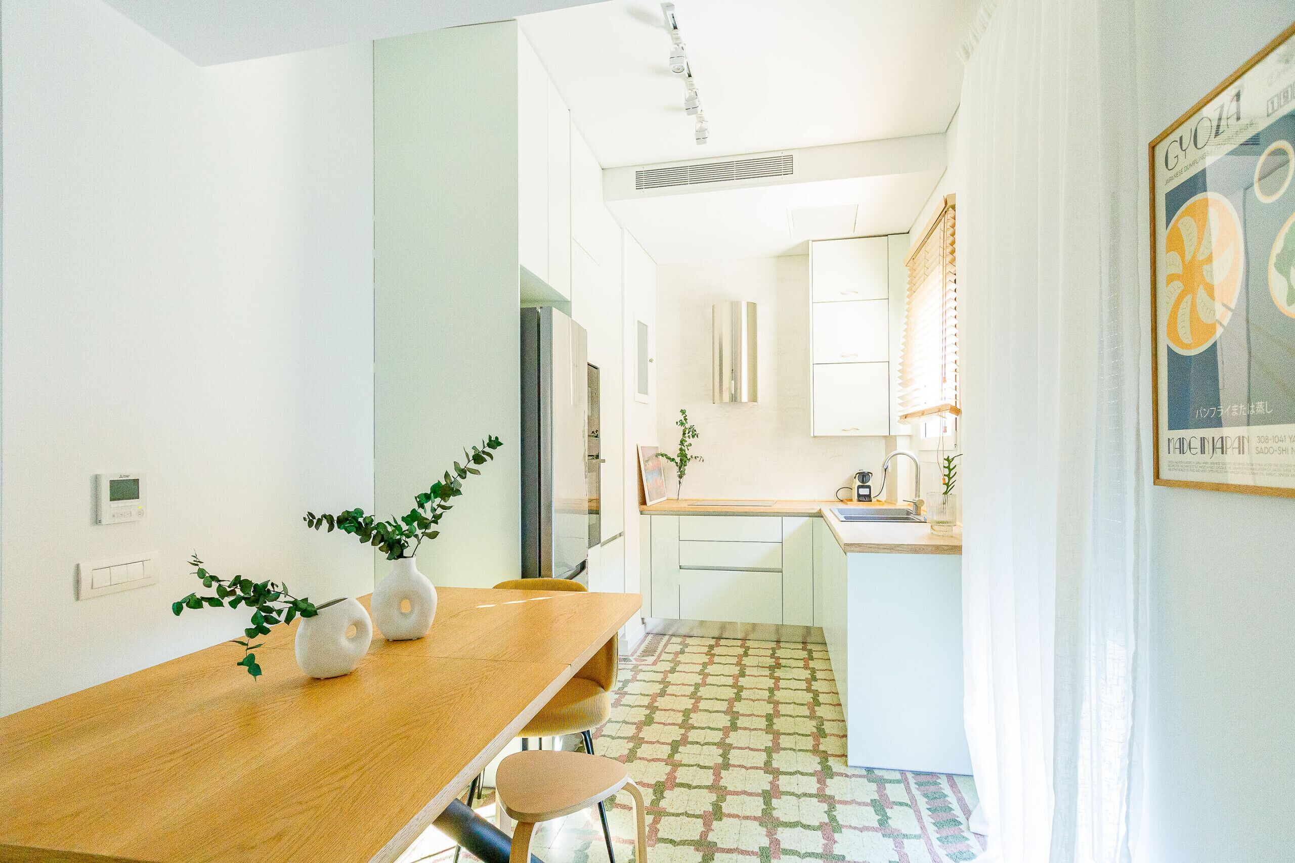 Kjøleskap, mikrobølgeovn, ovn og oppvaskmaskin