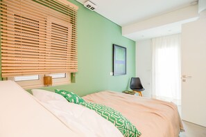2 chambres, coffres-forts dans les chambres, fer et planche Ă repasser
