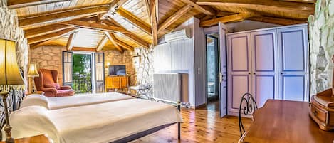 3 bedrooms, in-room safe, free WiFi, bed sheets