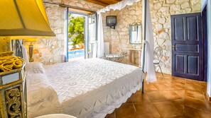 3 quartos, cofres nos quartos, Wi-Fi de cortesia, roupa de cama