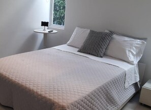 Basic House - Quinta Moderna Piscina Privada Via Girar (Flandes)