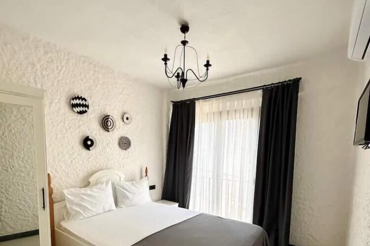 Standard Room, City View | Iron/ironing board (on request), WiFi (free), bed sheets