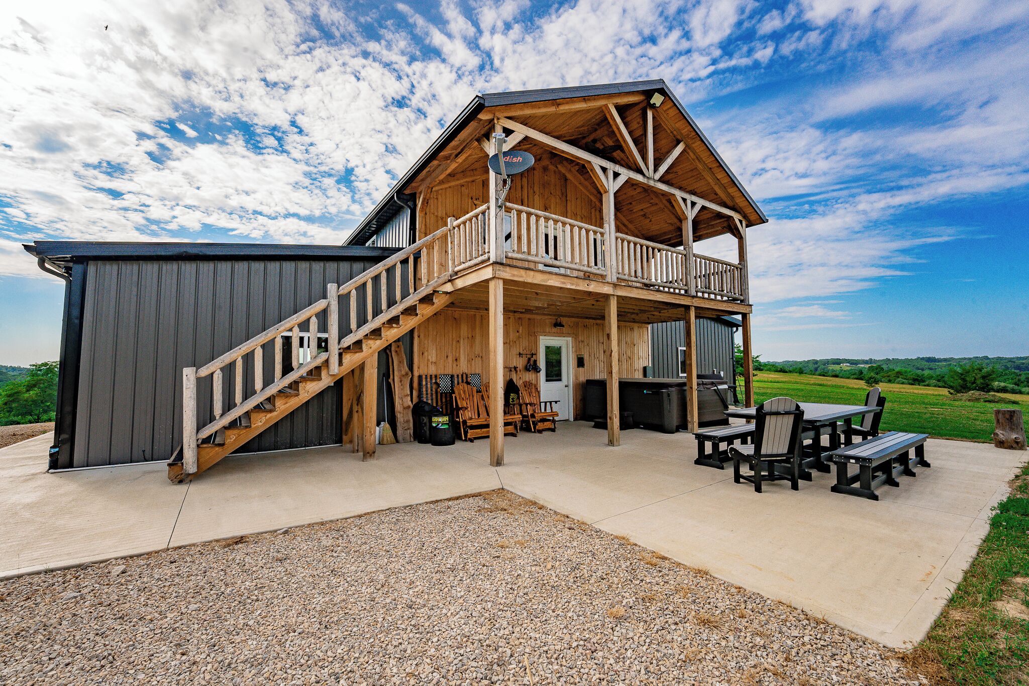 The Hilltop at Puritan Ridge, sleeps up to 14 guests near Ohios top attractions!