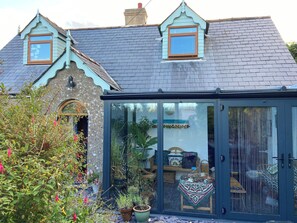 Exterior - Character cottage in Pembrokeshire  Coast National Park 5 minutes from the beach (Castlemartin)