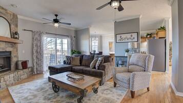 Televisión y chimenea