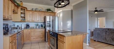 ثلاجة، ميكروويف، فرن، موقد طهي مسطح