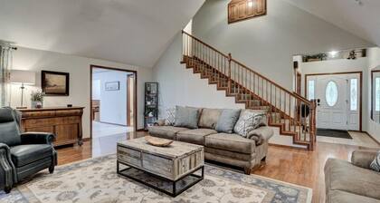 Rural 6 bedroom cabin - With a Hot Tub!