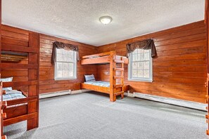 9 bedrooms, iron/ironing board, WiFi, bed sheets
