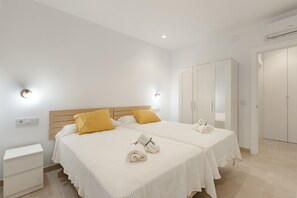 1 bedroom, free WiFi, bed sheets - Apartment 'Room 2' with Wi-Fi and Air Conditioning (Torremolinos)
