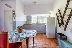 Private kitchen - Quiet gîte in the heart of nature  (Montayral)