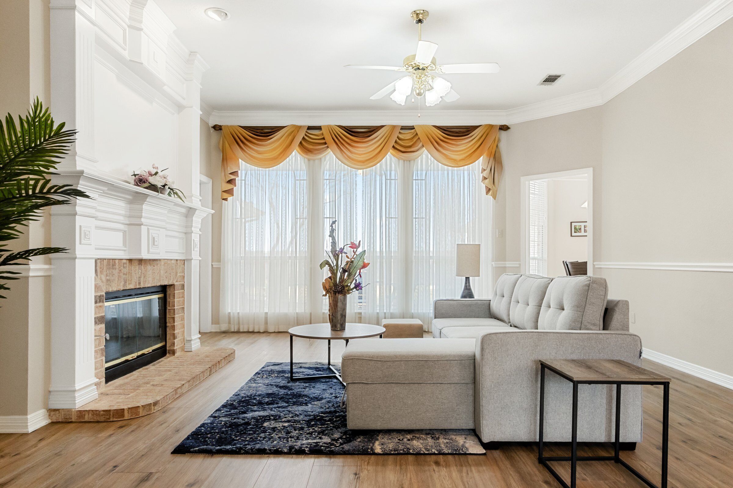 Smart TV, fireplace