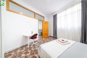 4 bedrooms, iron/ironing board, free WiFi, bed sheets - Holiday Home 'Casa Maruchi Apartment 2' with Wi-Fi (Almería)