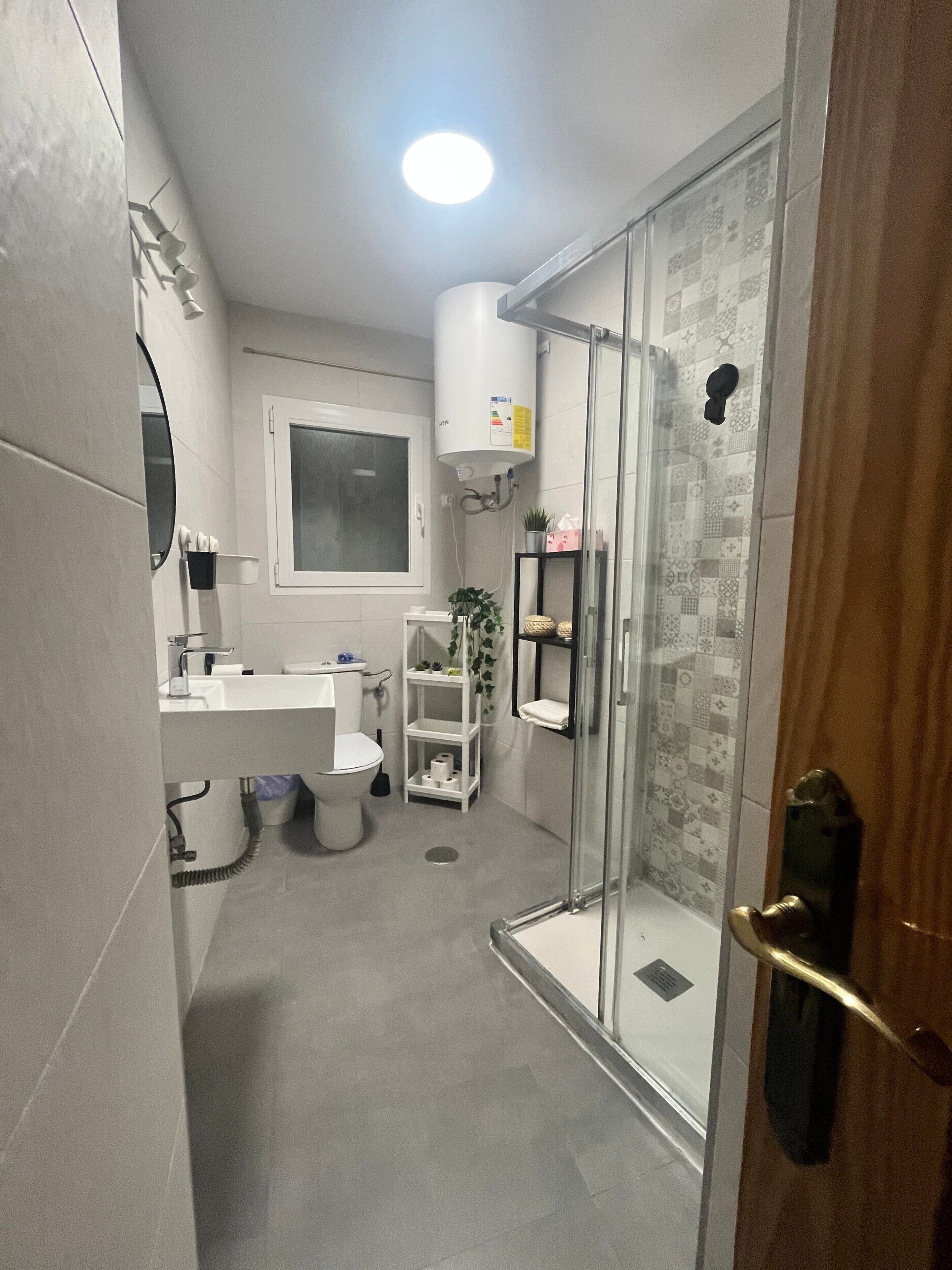 Shower, towels