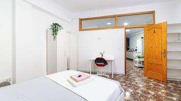 4 slaapkamers, een strijkplank/strijkijzer, gratis wifi, beddengoed